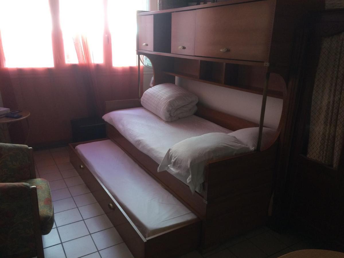 Studio Pigalle De 25 M2 - 2 Lits Simples Type Gigogne Pour 2 Personnes - Coeur Touristique De Paris - 2 Minutes De La Station Metro Pigalle ,Petit Train Vers La Butte Montmartre-Cabarets Moulin Rouge,Chez Michou-Restaurants Bouillon Pigalle,Berliner Экстерьер фото