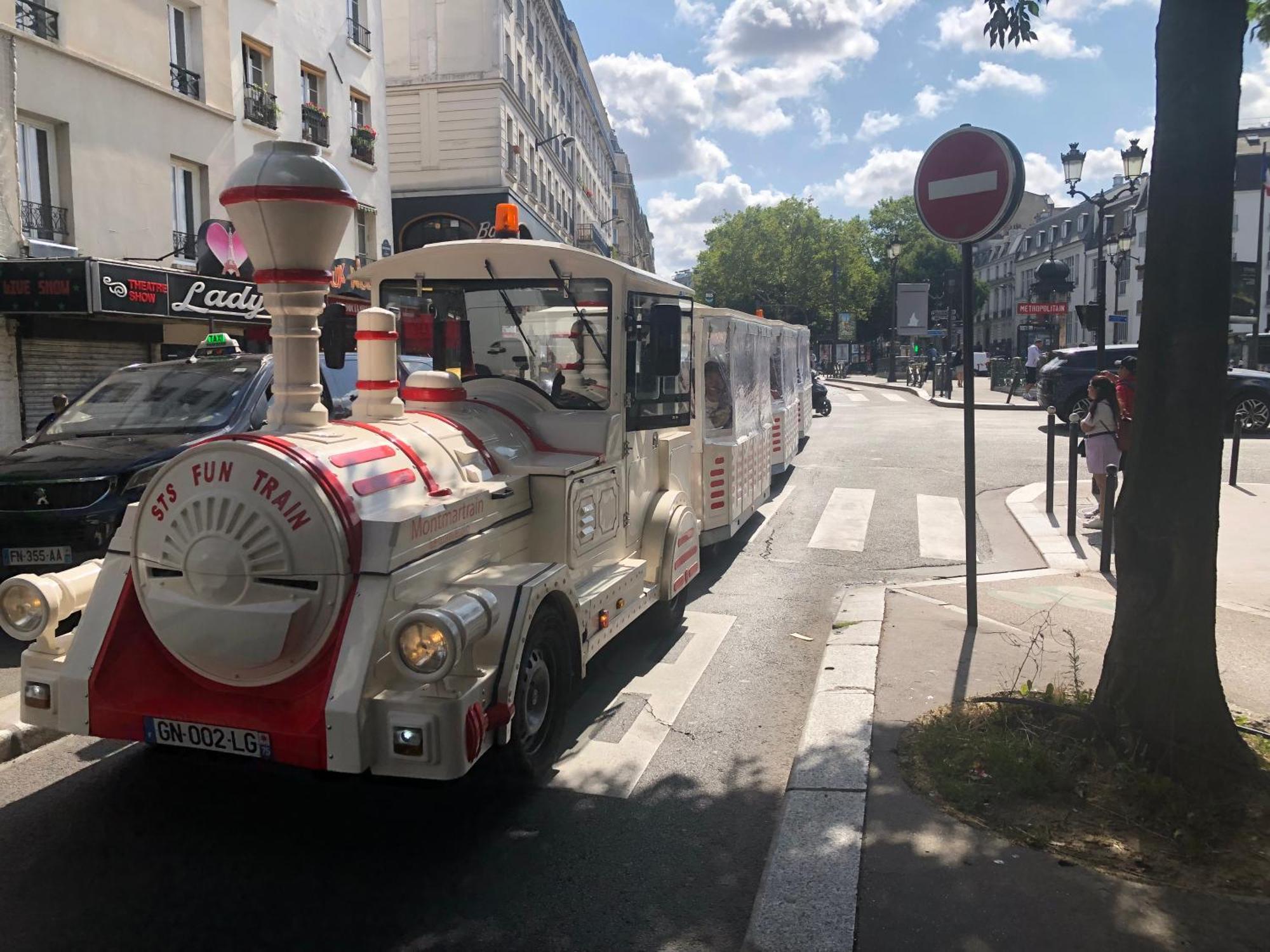 Studio Pigalle De 25 M2 - 2 Lits Simples Type Gigogne Pour 2 Personnes - Coeur Touristique De Paris - 2 Minutes De La Station Metro Pigalle ,Petit Train Vers La Butte Montmartre-Cabarets Moulin Rouge,Chez Michou-Restaurants Bouillon Pigalle,Berliner Экстерьер фото