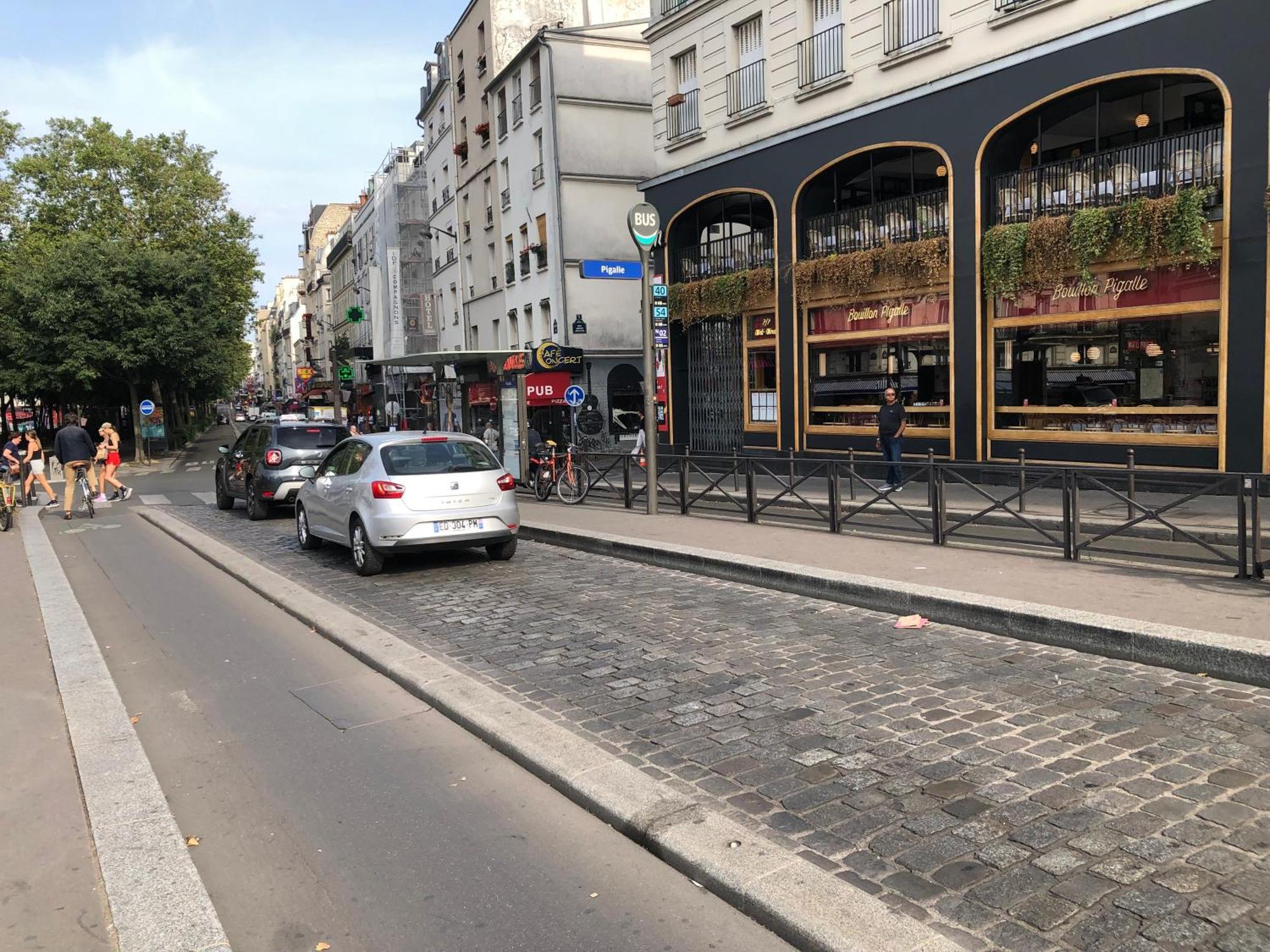Studio Pigalle De 25 M2 - 2 Lits Simples Type Gigogne Pour 2 Personnes - Coeur Touristique De Paris - 2 Minutes De La Station Metro Pigalle ,Petit Train Vers La Butte Montmartre-Cabarets Moulin Rouge,Chez Michou-Restaurants Bouillon Pigalle,Berliner Экстерьер фото